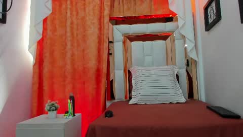 Snapshot of naomi_curvy69 chatting on July 8, 7:18 pm Naomy online show from July 8, 7:18 pm