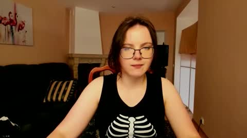naomi_di online show from June 3, 5:10 am