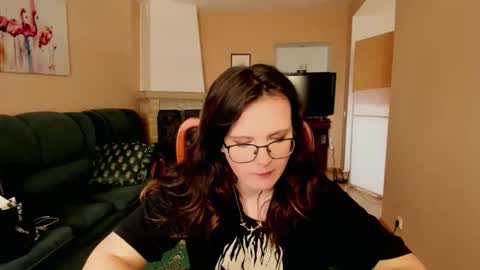 Snapshot of naomi_di chatting on June 8, 6:14 am naomi_di online show from June 8, 6:14 am