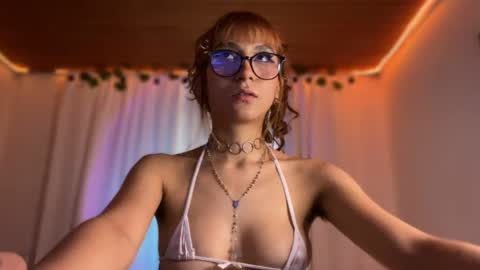 Snapshot of naomi_gyal chatting on June 8, 1:55 pm Naomi online show from June 8, 1:55 pm