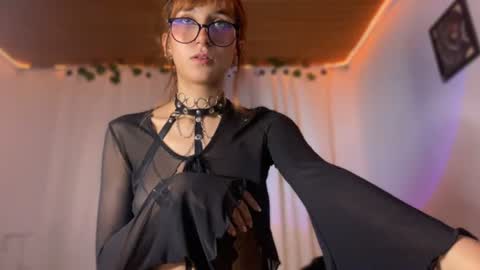Snapshot of naomi_gyal chatting on June 11, 12:32 am Naomi online show from June 11, 12:32 am