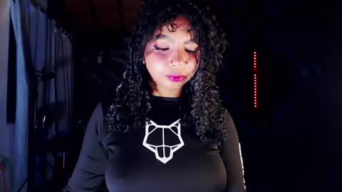 Snapshot of naomi_rider77 chatting on June 28, 4:18 am mara Jos online show from June 28, 4:18 am