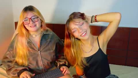 Snapshot of naomiandtsuki chatting on March 22, 6:50 am Naomi and Tsuki online show from March 22, 6:50 am