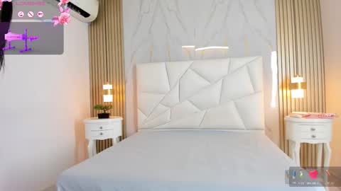 Snapshot of naomibely chatting on February 25, 12:26 pm Naomi online show from February 25, 12:26 pm