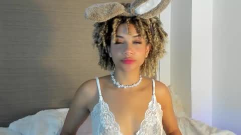 naomidawson online show from February 12, 12:05 am