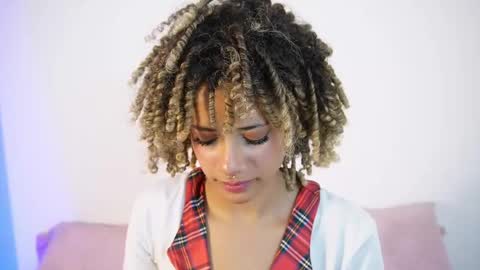 Snapshot of naomidawsonn chatting on May 22, 2:30 am naomidawson online show from May 22, 2:30 am