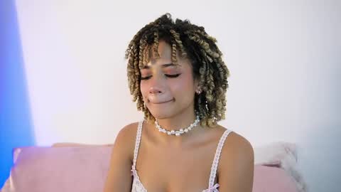 Snapshot of naomidawsonn chatting on June 3, 10:37 pm naomidawson online show from June 3, 10:37 pm
