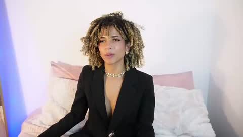 Snapshot of naomidawsonn chatting on June 14, 2:24 am naomidawson online show from June 14, 2:24 am