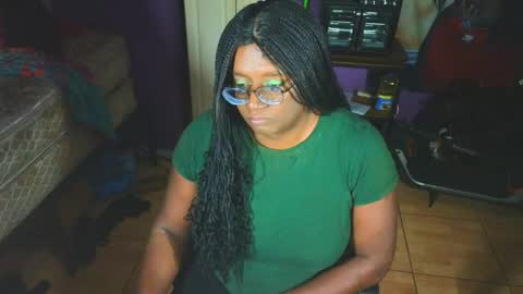 Snapshot of naomifux chatting on April 29, 6:28 am Naomi online show from April 29, 6:28 am