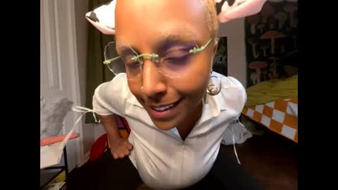 Naomigiirl6 online show from December 15, 4:04 pm