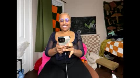 Naomigiirl6 online show from December 17, 2:44 pm