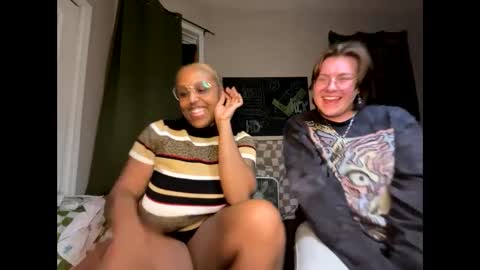 Naomigiirl6 online show from December 30, 12:11 am