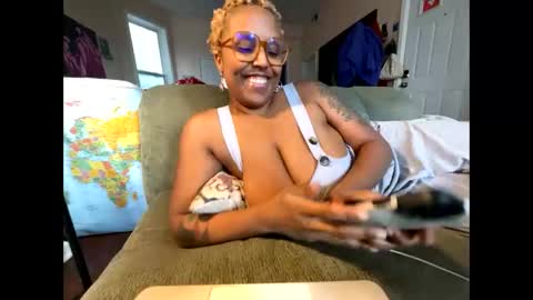 Naomigiirl6 online show from January 25, 8:10 pm