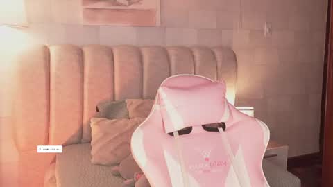 Snapshot of naomigray__ chatting on July 20, 5:59 pm Naomi-Gray online show from July 20, 5:59 pm