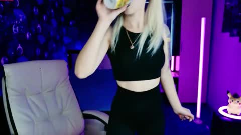 naomihita online show from October 30, 9:44 am