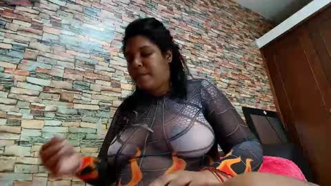 Snapshot of naomii_campbelll chatting on April 28, 10:15 pm Naomi Campbel online show from April 28, 10:15 pm