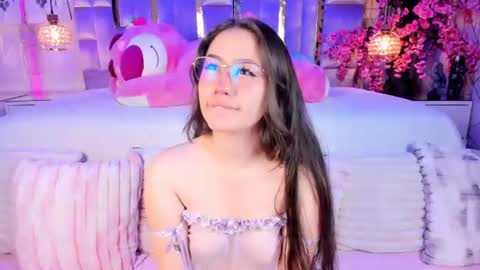 Snapshot of naomii_star chatting on July 21, 6:38 am online show from July 21, 6:38 am