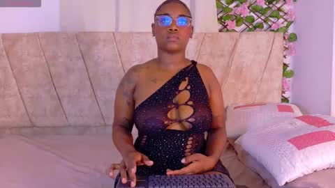 naomiivega online show from October 21, 9:37 pm