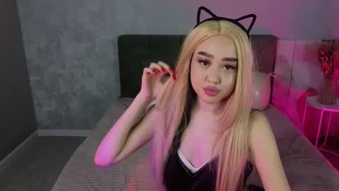 Naomi online show from February 7, 1:09 am