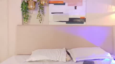 Snapshot of naomiklarc chatting on November 12, 4:24 am Naomi Klarc online show from November 12, 4:24 am