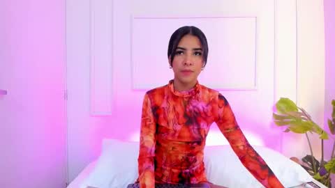 Snapshot of naomiklarc chatting on December 4, 8:17 pm Naomi Klarc online show from December 4, 8:17 pm