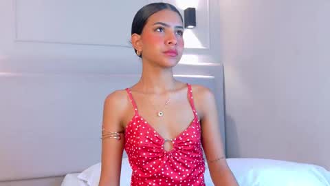 Snapshot of naomiklarc chatting on January 13, 11:48 am Naomi Klarc online show from January 13, 11:48 am