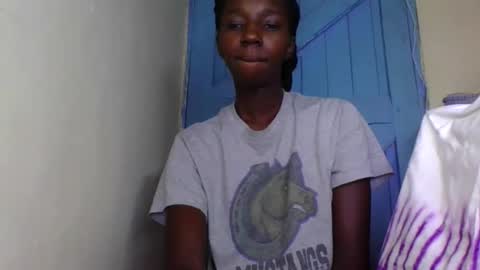 Snapshot of naomilittle905047 chatting on February 16, 9:05 am naomilittle905047 online show from February 16, 9:05 am