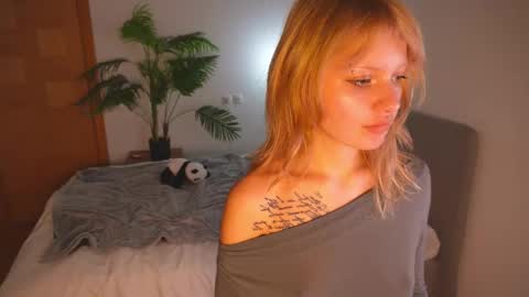 naomirosy online show from February 12, 7:20 pm