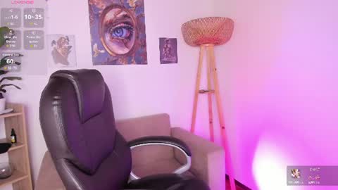 Snapshot of naomisaenz_ chatting on June 20, 10:23 pm N A O M I online show from June 20, 10:23 pm