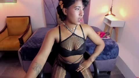 Snapshot of naomy__smith__ chatting on April 23, 4:42 pm N A O M Y online show from April 23, 4:42 pm