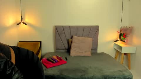 Snapshot of naomy__smith__ chatting on May 20, 7:09 pm N A O M Y online show from May 20, 7:09 pm