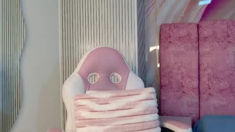 Naomy  online show from April 17, 2:09 pm