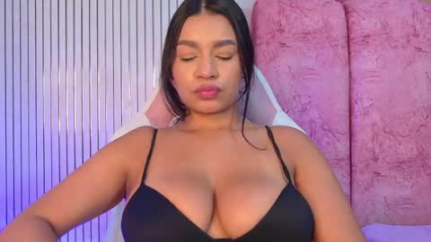 Snapshot of naomy_gomez_ chatting on May 31, 6:20 pm Naomy online show from May 31, 6:20 pm