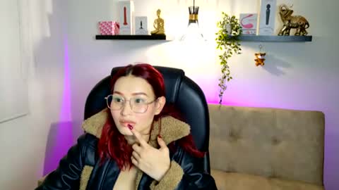 Snapshot of naomy_stanley chatting on July 23, 4:32 am Naomy Stanley online show from July 23, 4:32 am