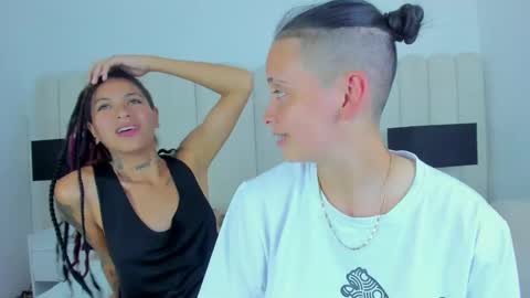 Snapshot of naomyanddany chatting on January 17, 9:39 pm NaomyAndDany online show from January 17, 9:39 pm
