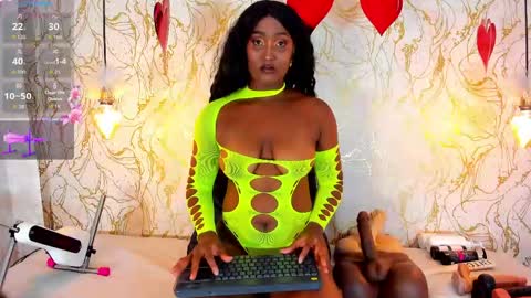 Snapshot of naomyy_cooper chatting on May 20, 8:59 pm Naomy online show from May 20, 8:59 pm