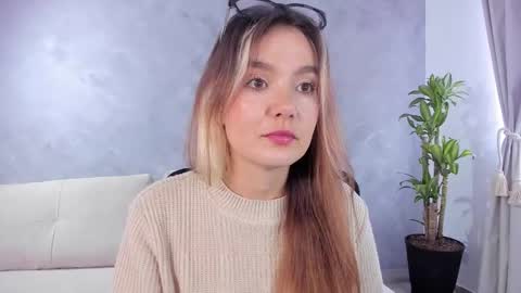 Snapshot of nashlyfontanna chatting on March 8, 4:22 pm Nashly Fontana online show from March 8, 4:22 pm