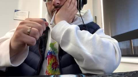 nassobout online show from April 7, 10:53 pm