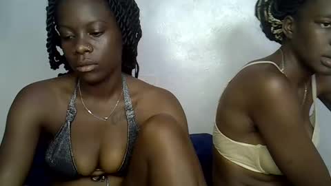 Snapshot of nasti_petite chatting on February 18, 7:10 am nasti_petite online show from February 18, 7:10 am