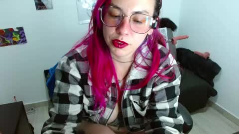 Snapshot of nat_lau chatting on April 21, 1:42 am Nat online show from April 21, 1:42 am