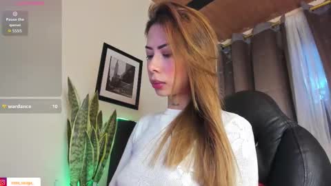 Snapshot of natababe_ chatting on January 7, 1:19 am natababe_ online show from January 7, 1:19 am