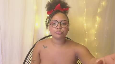 Snapshot of natalia_curlyx chatting on August 3, 3:38 am natalia_curlyx online show from August 3, 3:38 am