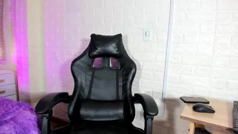 Snapshot of natalia_kiss01 chatting on February 5, 11:37 am Natalia Kiss online show from February 5, 11:37 am