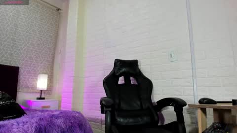 Snapshot of natalia_kiss01 chatting on February 9, 11:36 am Natalia Kiss online show from February 9, 11:36 am