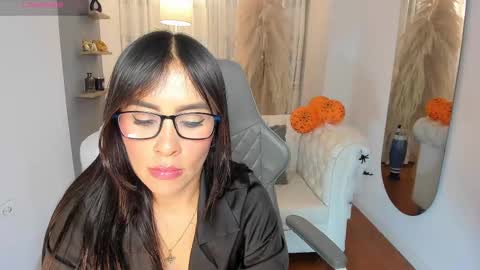 Snapshot of natalia_leon8 chatting on October 11, 4:12 am Natalia Leon online show from October 11, 4:12 am