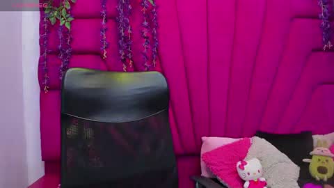 Snapshot of natalia_pinkk chatting on July 6, 3:03 pm natalia pinkk online show from July 6, 3:03 pm