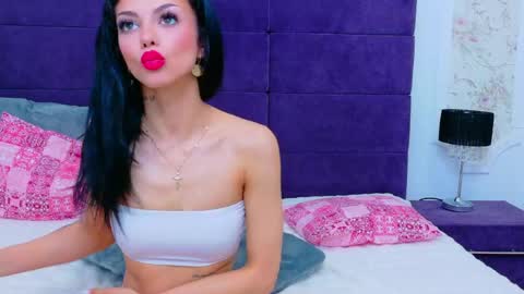 nataliacroft online show from April 15, 2:46 pm