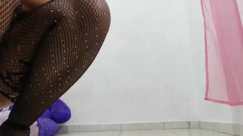 nataliavela online show from May 28, 1:25 am