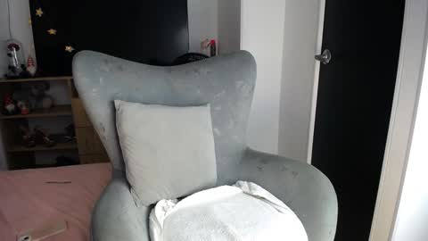 Snapshot of natalie_fox23 chatting on December 12, 3:37 pm Natalia online show from December 12, 3:37 pm