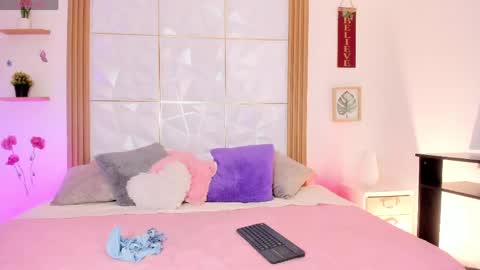 Snapshot of natalie_jaensen chatting on April 21, 8:55 pm online show from April 21, 8:55 pm